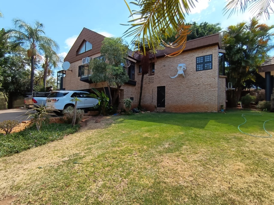 5 Bedroom Property for Sale in Safari Gardens North West